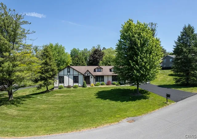 Homes for sale in Manlius, NY | 2 Woodview Ter, Manlius, NY 13066 | MLS# S1685387