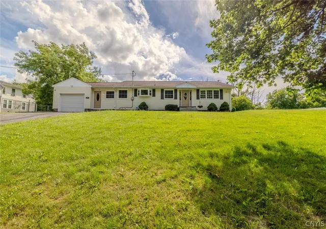 2nd image of 237 Valley Dr, Elbridge, NY 13060 | MLS# S1690098
