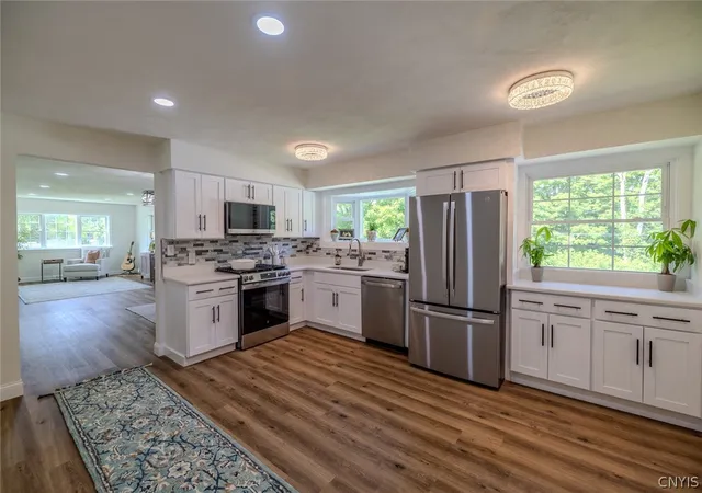 3rd image of 237 Valley Dr, Elbridge, NY 13060 | MLS# S1690098