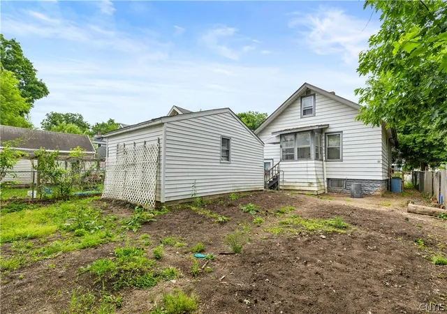 3rd image of 812 Watson Pl, Utica, NY 13502 | MLS# S1689921