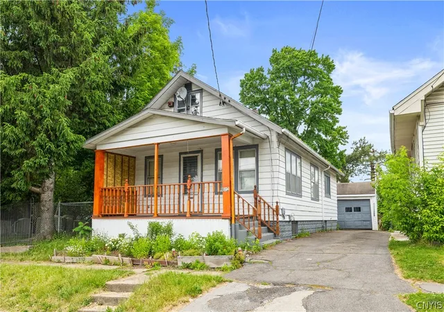 5th image of 812 Watson Pl, Utica, NY 13502 | MLS# S1689921