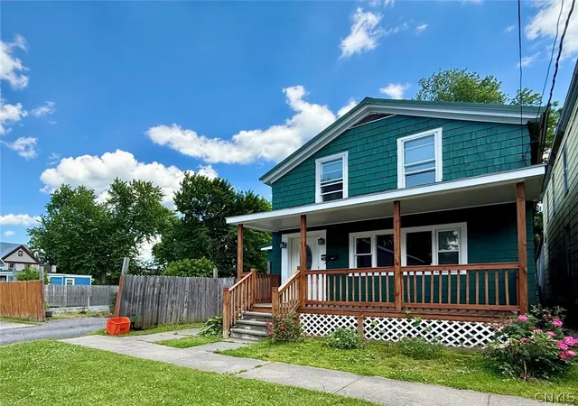 2nd image of 701 Saratoga St, Utica, NY 13502 | MLS# S1690330
