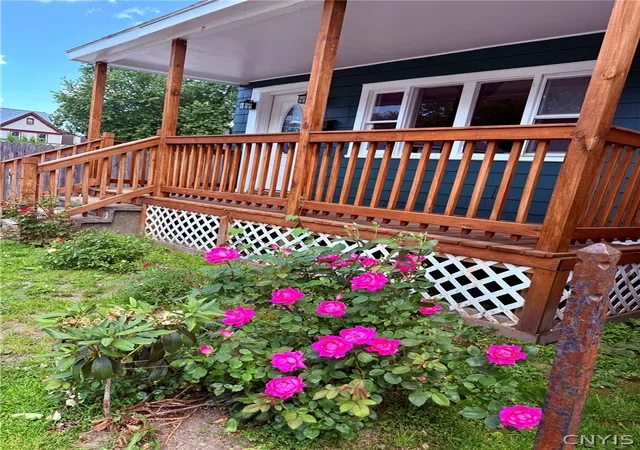 3rd image of 701 Saratoga St, Utica, NY 13502 | MLS# S1690330