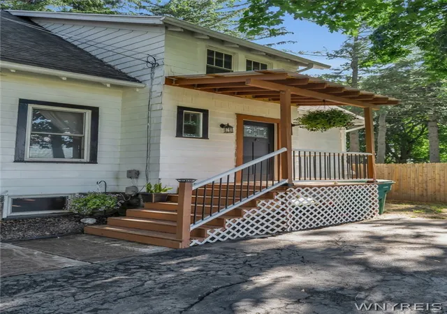 Homes for sale in Batavia City, NY | 254 State St, Batavia City, NY 14020 | MLS# B1689462