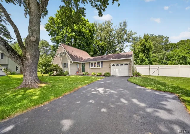 1st image of 26 Apple Tree Ln, Liverpool, NY 13090 | MLS# S1690391