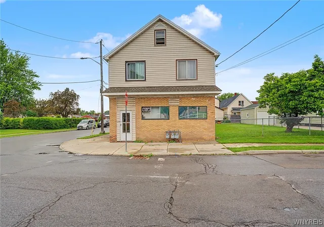 Homes for sale in Cheektowaga, NY | 130 Crocker St, Cheektowaga, NY 14212 | MLS# B1688238