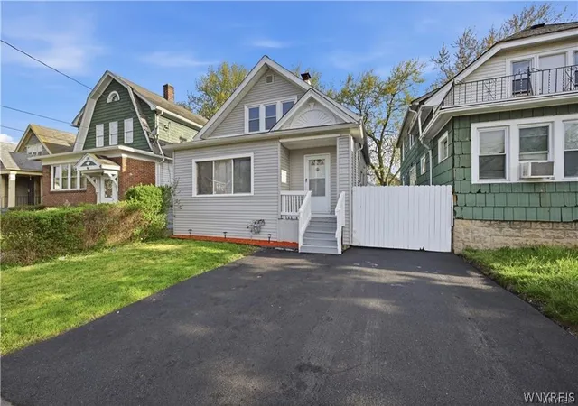 3rd image of 122 Dartmouth Ave, Buffalo, NY 14215 | MLS# B1690488