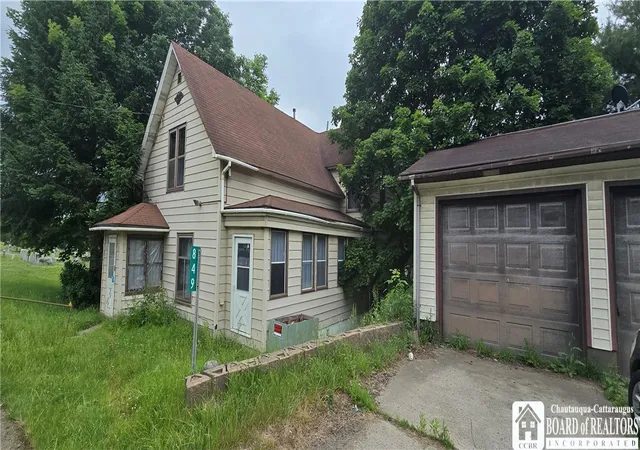 Homes for sale in Bradford Town, PA | 849 South Ave, Bradford Town, PA 16701 | MLS# R1690571