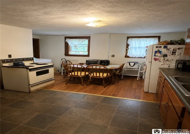 4th image of 840 E 2Nd St, Jamestown, NY 14701 | MLS# R1690606