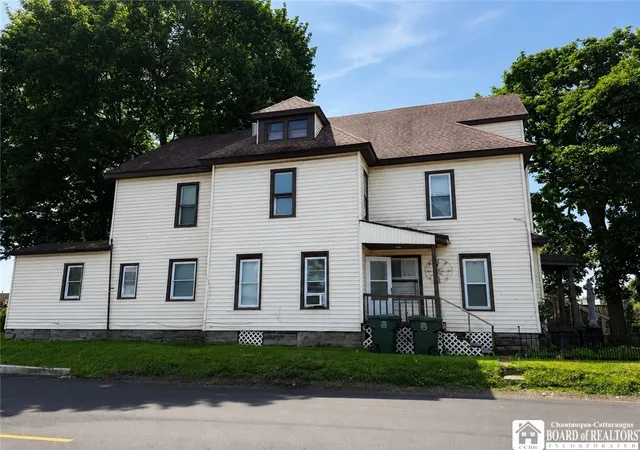 3rd image of 414 Jefferson St, Jamestown, NY 14701 | MLS# R1690639