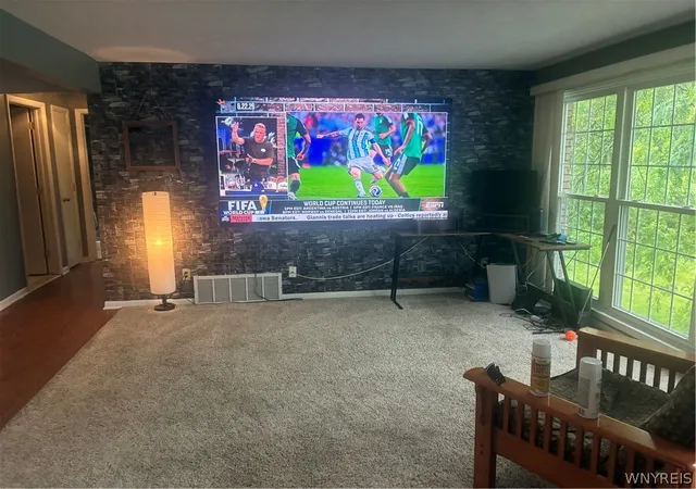 3rd image of 100 Carriage Dr Dr, Orchard Park, NY 14127