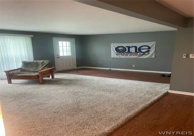 4th image of 100 Carriage Dr Dr, Orchard Park, NY 14127