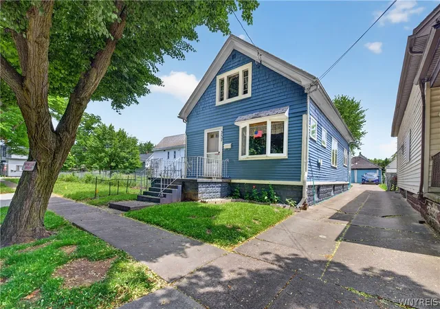 Homes for sale in Buffalo, NY | 357 Gold St, Buffalo, NY 14206 | MLS# B1690626