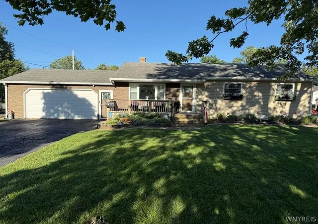 1st image of 190 Beattie Ave, Lockport, NY 14094 | MLS# B1690628