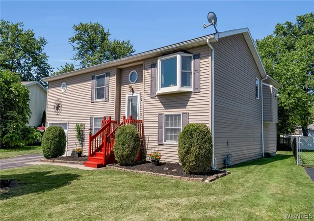 Homes for sale in West Seneca, NY | 215 Summit Ave, West Seneca, NY 14224 | MLS# B1690598