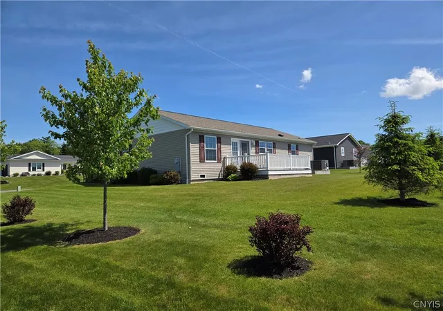 3rd image of 101 Woods Edge Dr, Clinton, NY 13323 | MLS# S1688317
