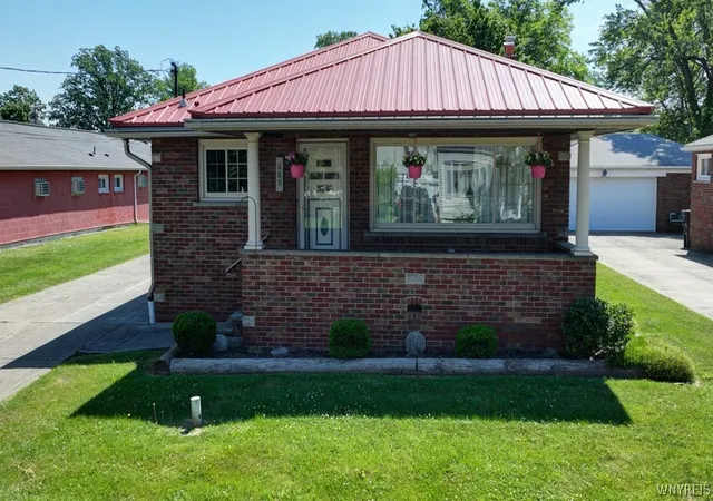 Homes for sale in Niagara Falls, NY | 689 78th St, Niagara Falls, NY 14304 | MLS# B1690600