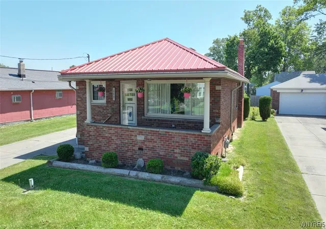 Homes for sale in Niagara Falls, NY | 689 78th St, Niagara Falls, NY 14304 | MLS# B1690600