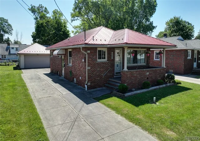 Homes for sale in Niagara Falls, NY | 689 78Th St, Niagara Falls, NY 14304 | MLS# B1690600