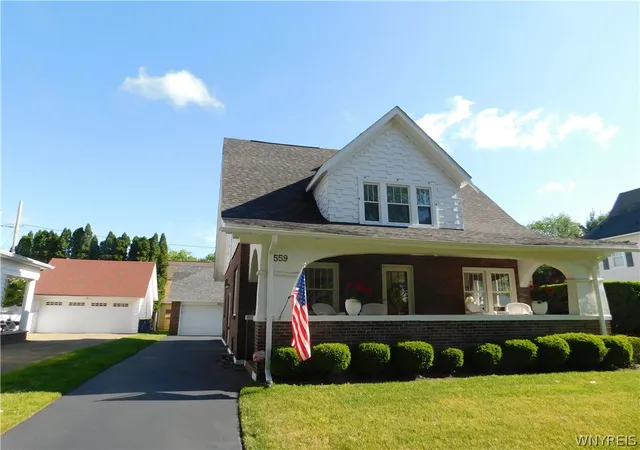 2nd image of 559 Willow St, Lockport, NY 14094 | MLS# B1688441
