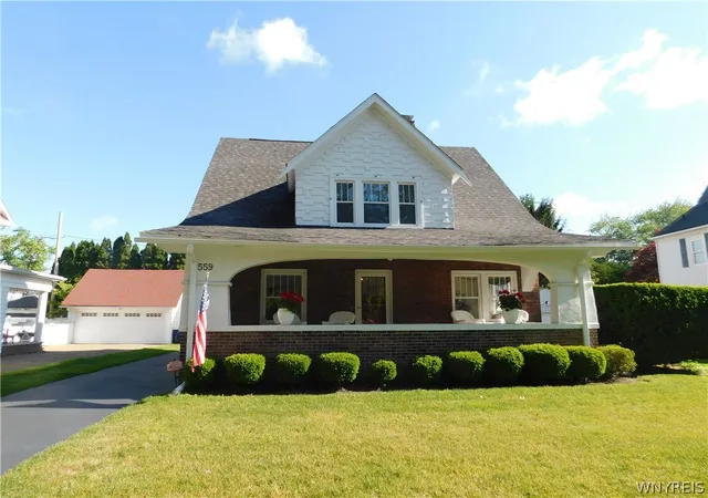 3rd image of 559 Willow St, Lockport, NY 14094 | MLS# B1688441