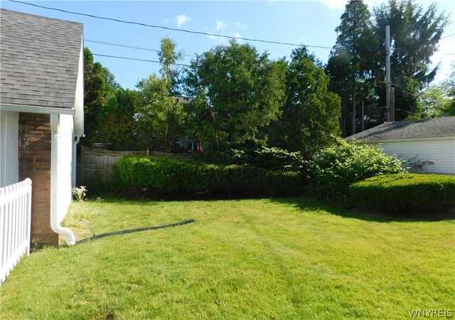 4th image of 559 Willow St, Lockport, NY 14094 | MLS# B1688441
