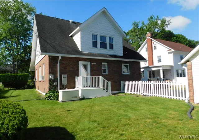 5th image of 559 Willow St, Lockport, NY 14094 | MLS# B1688441