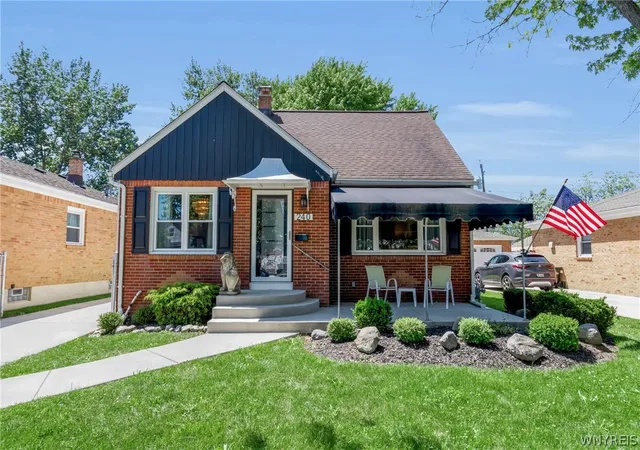 Homes for sale in Tonawanda, NY | 240 Edgewood Ave, Tonawanda, NY 14223 | MLS# B1690555