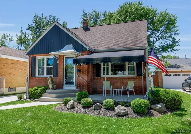 2nd image of 240 Edgewood Ave, Town Of Tonawanda, NY 14223 | MLS# B1690555