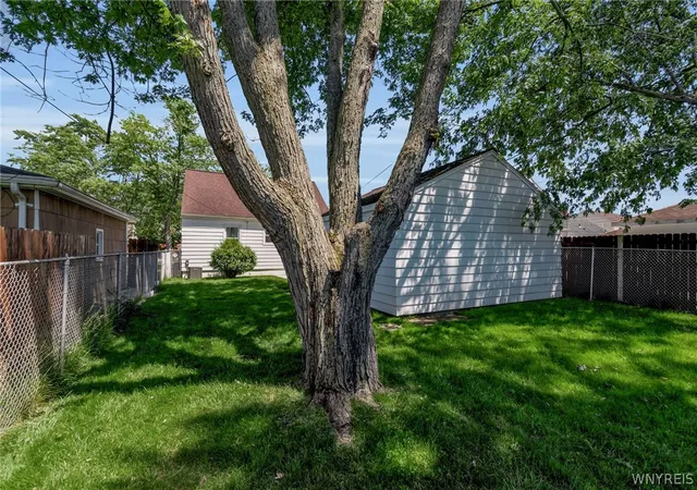Homes for sale in Tonawanda, NY | 240 Edgewood Ave, Tonawanda, NY 14223 | MLS# B1690555