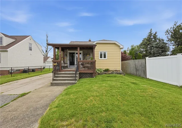 Homes for sale in Cheektowaga, NY | 18 Stratford Pl, Cheektowaga, NY 14225 | MLS# B1690256