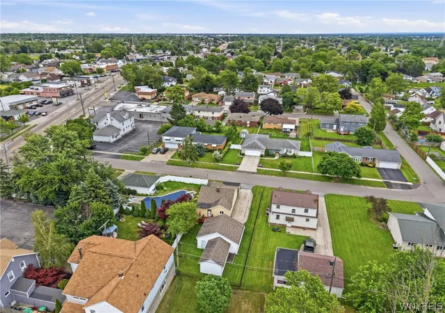 Homes for sale in Cheektowaga, NY | 18 Stratford Pl, Cheektowaga, NY 14225 | MLS# B1690256