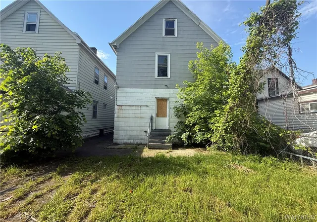 Listing Photo 2 - Condo for sale in building located at 96 Dorris Ave, Buffalo, NY 14215 - Unit #