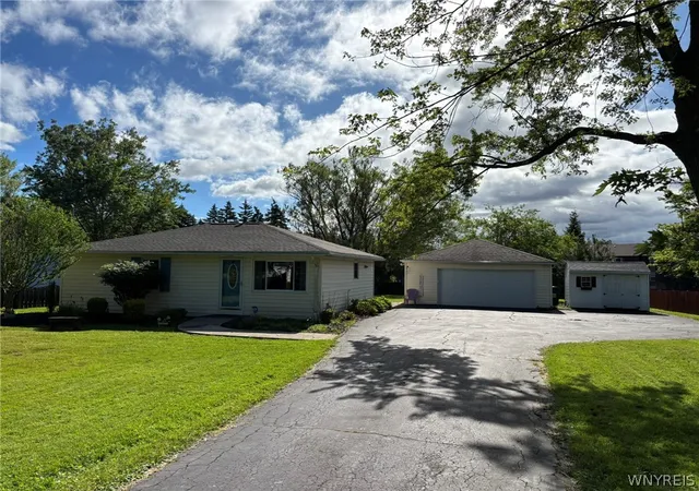 Homes for sale in Hamburg, NY | 3777 Wolf Rd, Hamburg, NY 14127 | MLS# B1690705