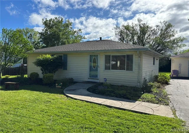 Homes for sale in Hamburg, NY | 3777 Wolf Rd, Hamburg, NY 14127 | MLS# B1690705