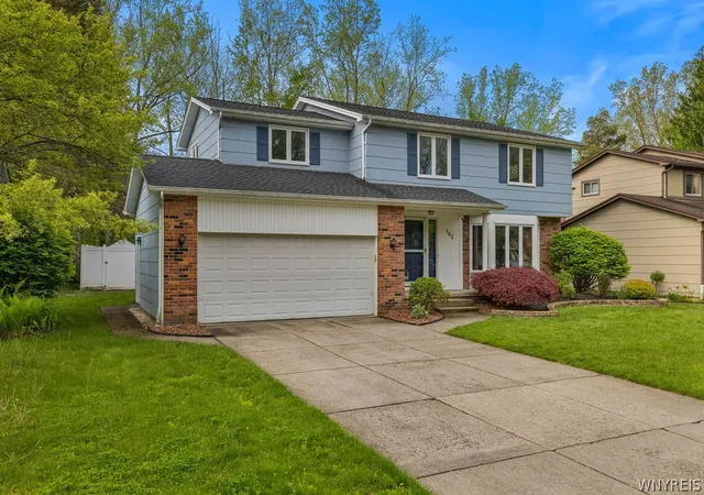 3rd image of 142 Montbleu Dr, Getzville, NY 14068 | MLS# B1690746