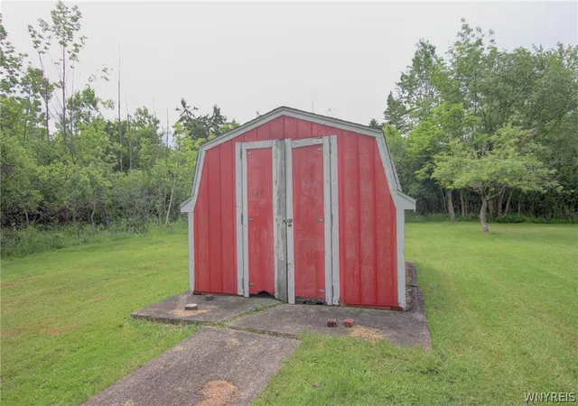39th image of 5365 Lake Ave, Orchard Park, NY 14127 | MLS# B1690182