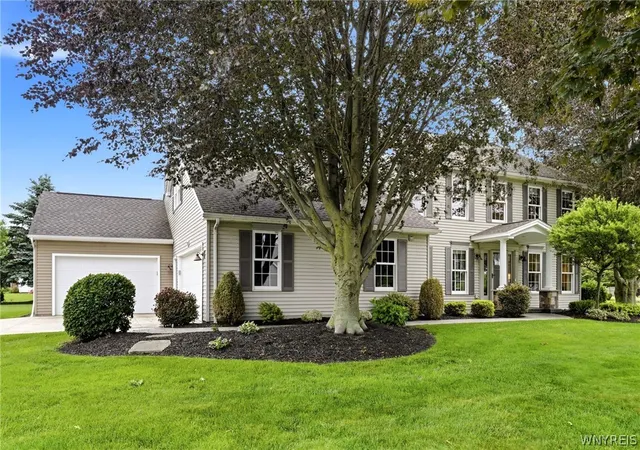 3rd image of 72 Burbank Dr, Orchard Park, NY 14127 | MLS# B1690353