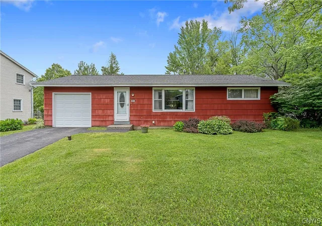 Homes for sale in De Witt, NY | 221 Greentree Dr, De Witt, NY 13057 | MLS# S1690484
