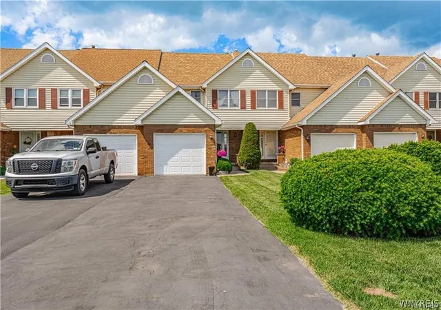 4th image of 2735 Alder Creek Dr N #G, Wheatfield, NY 14120 | MLS# B1690757