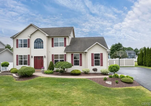 2nd image of 5056 Constitution Ln, Salina, NY 13088 | MLS# S1686462