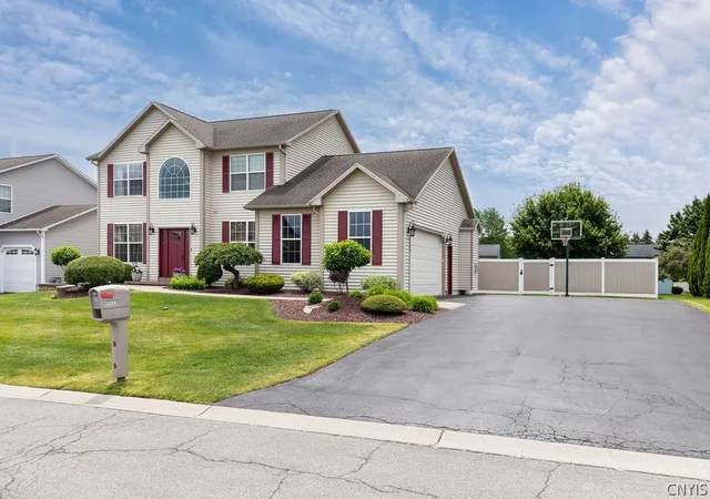 3rd image of 5056 Constitution Ln, Salina, NY 13088 | MLS# S1686462