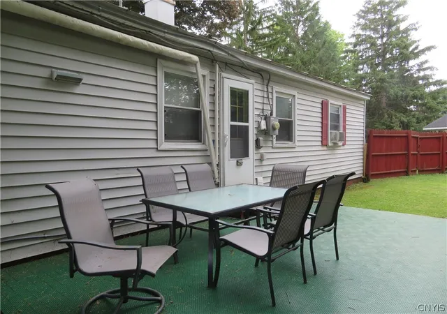 Homes for sale in New Hartford, NY | 8 Pinecrest Rd, New Hartford, NY 13413 | MLS# S1686441