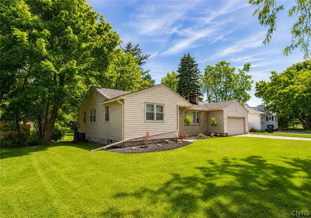 3rd image of 1330 Meadowbrook Dr, Syracuse, NY 13224 | MLS# S1690235