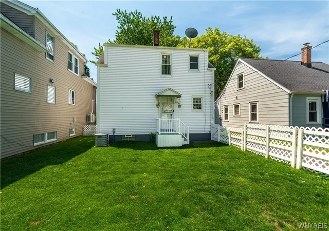 Homes for sale in North Tonawanda, NY | 564 Locust St, North Tonawanda, NY 14120 | MLS# B1690791