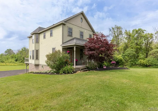 Photo 1 of Single family home for sale at 321 W Lake Rd, Oswego, NY 13126 | MLS# S1688480 | Listing updated on 2026-06-15