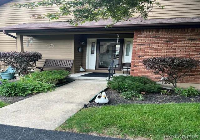 Homes for sale in Lewiston, NY | 5230 Paddock, Lewiston, NY 14092 | MLS# B1690855