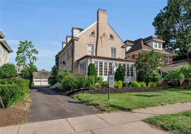 1st image of 2740 Main St, Buffalo, NY 14214 | MLS# B1689229