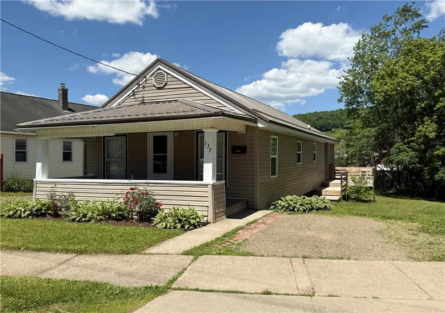 Homes for sale in Bradford, PA | 137 Rockland Ave, Bradford, PA 16701 | MLS# R1690471