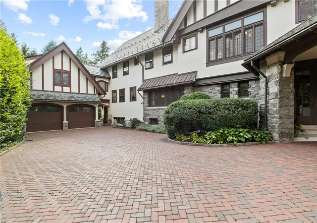 Homes for sale in Brighton, NY | 2615 East Ave, Brighton, NY 14610 | MLS# R1690096